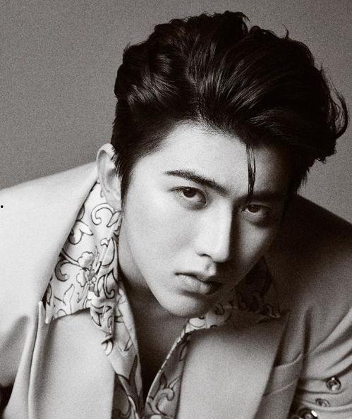 吃瓜娱乐明星蔡徐坤,从偶像到流量王,吃瓜娱乐界的璀璨明星